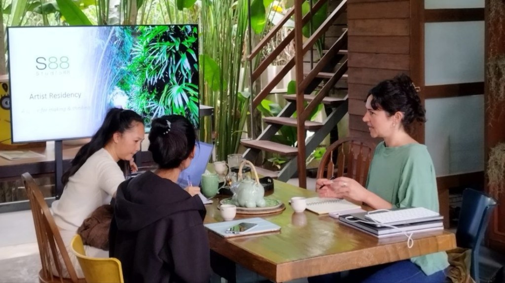 Lily Kaiser, Artist in Residence in discussion with Aom, Director of Studio 88